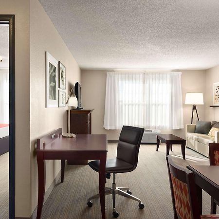 Country Inn & Suites By Radisson, Kansas City At Village West, Ks Bonner Springs エクステリア 写真