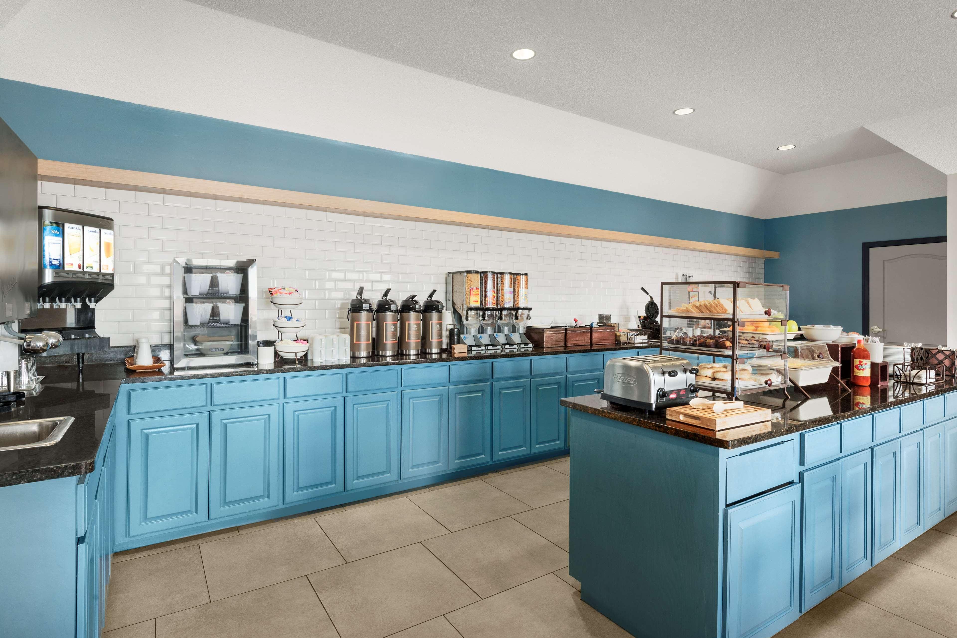 Country Inn & Suites By Radisson, Kansas City At Village West, Ks Bonner Springs エクステリア 写真