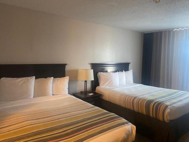 Country Inn & Suites By Radisson, Kansas City At Village West, Ks Bonner Springs エクステリア 写真
